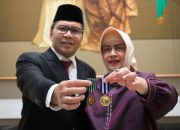 Walkot Makassar Raih Tanda Kehormatan Satyalencana Wira Karya