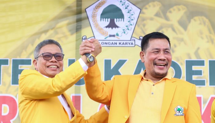 Jagoan Golkar di Pilkada Sidrap, Taufan Pawe Kenakan Jas Kuning ke Haji Mashur