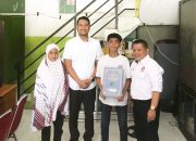 Andi Seto Tebus Ijazah Warga Ballaparang dengan Penuh Haru