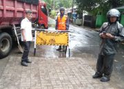 Dinas PU Makassar Perbaiki Jalan Amblas di Jl Amanagappa