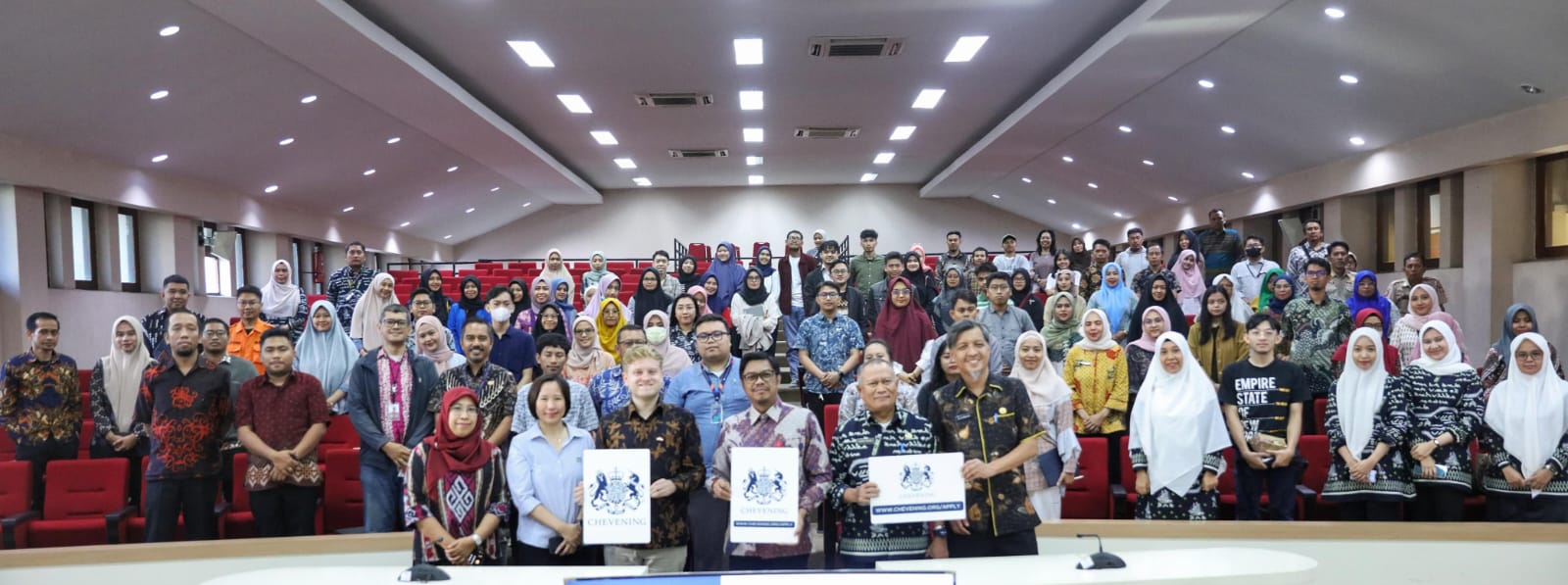 Pj Sekretaris Daerah (Sekda) Makassar, Firman Hamid Pagarra menerima Kedutaan Inggris di Ruang Kerjanya, Kamis (15/08/2024).
