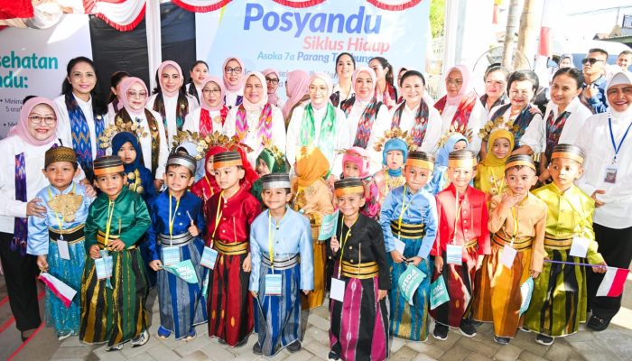 Iriana Jokowi Tinjau Layanan Kesehatan di Posyandu Asoka 7A Kecamatan Tamalate