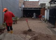 Satgas BJJ Dinas PU Makassat Pasang Paving Blom di Jl Hertasning VII