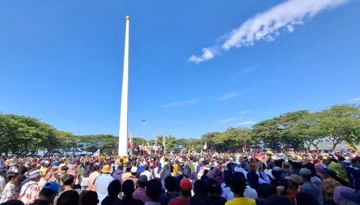 Uji-SAH dan Ribuan Pendukung Long March Sejauh 4 KM dari Seruni ke Kantor KPU