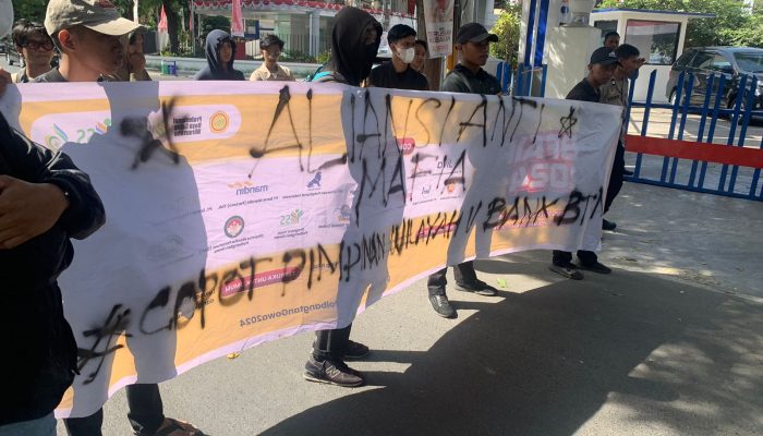 Diduga Gelapkan Sertifikat Rumah Warga Kodam 3 Biringkanaya, Mahasiswa Demo Bank BTN Kanwil V