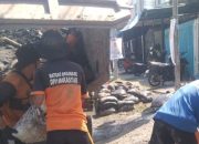 Satgas Dinas PU Makassar Angkut Sedimen Drainase di Jl Nuri