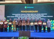 DPMPTSP Makassar Terima Penghargaan dari Kemenkes RI