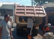 Dinas PU Makassar Angkut Sedimen Drainase Pakai Truk
