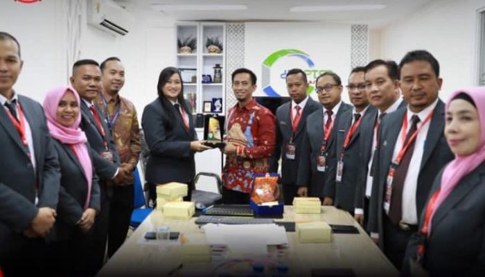 Kepala DPMPTSP Makassar Terima Terima Audiensi Studi Lapangan PKA Jatim