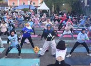 Ratusan Perempuan Olahraga Bareng Kiki, Kandidat Wawali Makassar