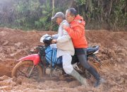 Danny Pomanto Nekat Jajal Medan Jalan Seko Berlumpur, Ingin Tuntaskan Pembangunan