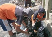 DPU Makassar Bersihkan Saluran Drainase di Jl Andi Tonro 4