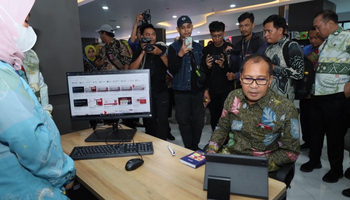 Mentri PAN-RB Resmikan MPP Makassar ‘Sombere and Smart’