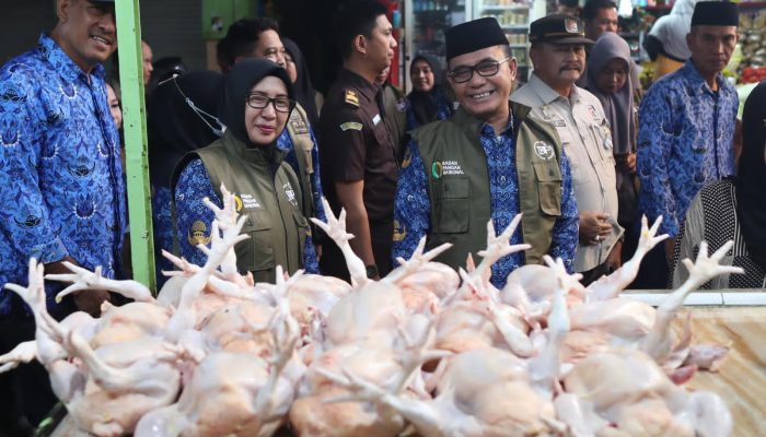 Jelang Nataru, Pj Sekda Makassar Tinjau Harga Pasar Tradisional dan Swalayan