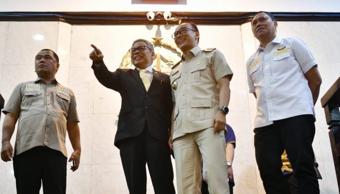 Bertemu di Ruang Kerja Gubernur, Taufan Pawe dan Prof Zudan Saling Lempar Pujian