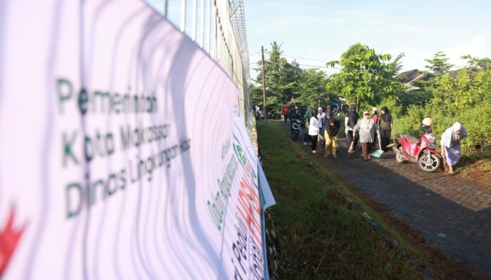 Peringati HPSN 2025, DLH Makassar Bersama Provinsi Aksi Bersih-Bersih di TPS 3R dan Bank Sampah Untia