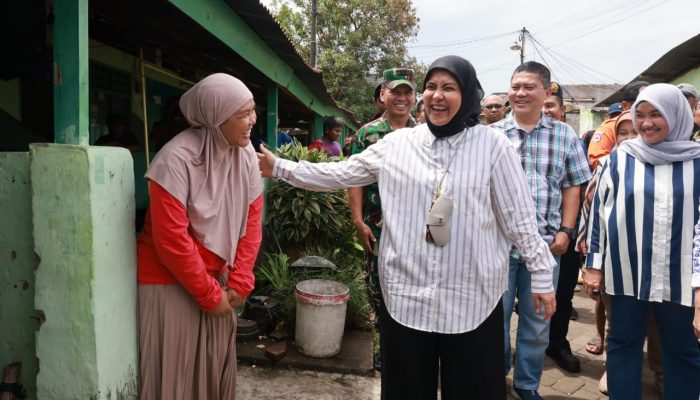 Wawali Aliyah Salurkan Bantuan Bagi Warga Korban Kebakaran di Asrama Kesdam II