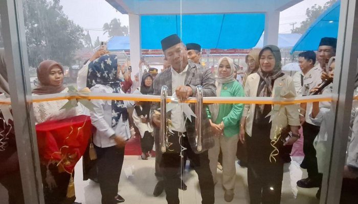 Bupati Andi Utta Resmikan Kantor Camat Rilau Ale