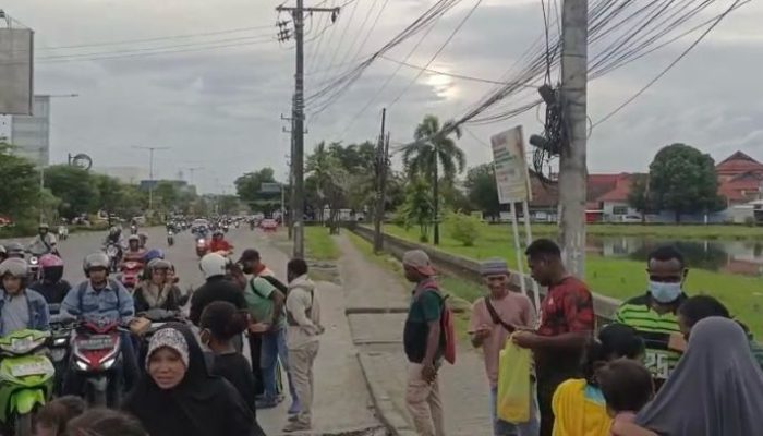 Mahasiswa Asmat Papua Bagikan Takjil: Tunjukkan Semangat Toleransi di Bulan Ramadhan