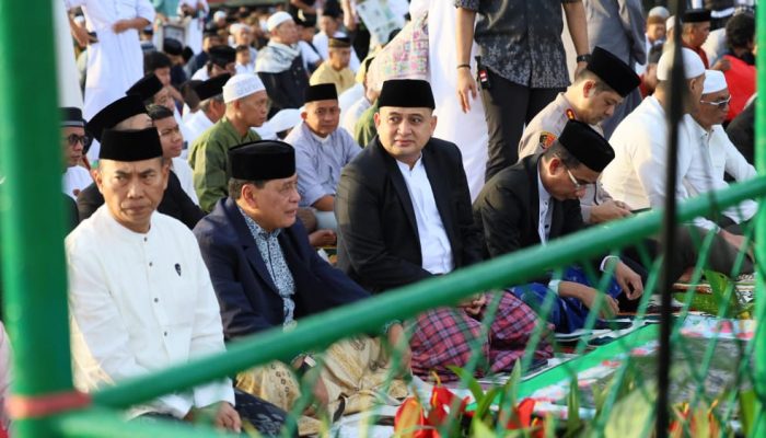 Bersama Ribuan Masyarakat, Appi Salat Idulfitri di Lapangan Karebosi Bersama Nurdin Halid dan Rudianto Lallo