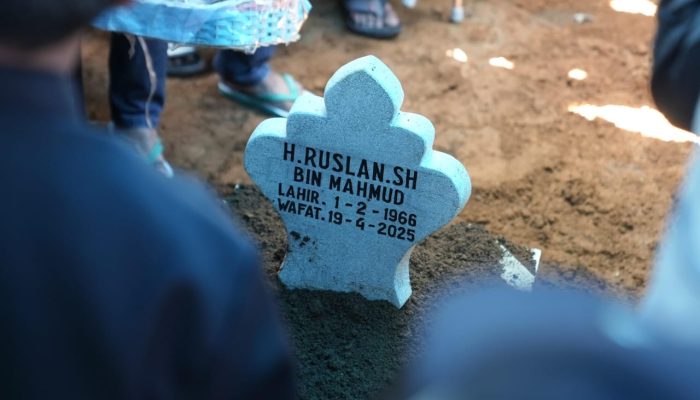 Antar Jenazah Ruslan Mahmud hingga ke Pemakaman, Wali Kota Makassar: Selamat Jalan Sahabatku