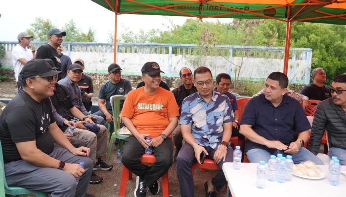Bersama Beberapa Kepala SKPD hingga Camat, Walkot Munafri Hadiri Penanaman Mangrove di Unia