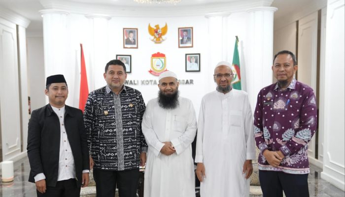 Pimpin Salat Iduladha, Imam Besar Masjid dari Makkah Merasa Terhormat