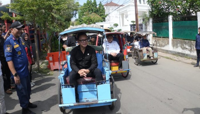 Appi Ajak Bima Arya Naik Pete-Pete hingga Naik Becak Pantau Layanan Publik