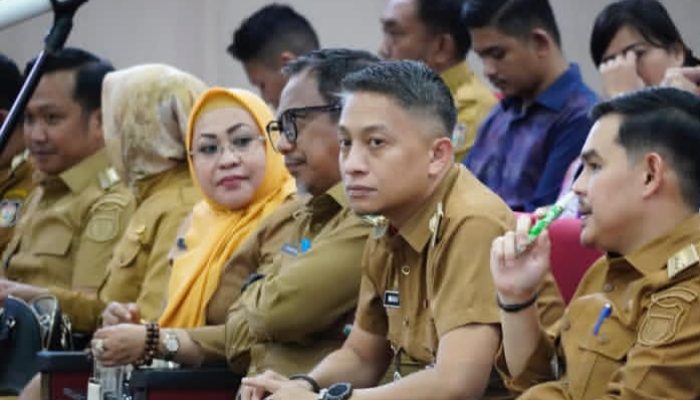 Camat Ujung Tanah Hadiri Penyerahan SK Badan Hukum Koperasi Kelurahan Merah Putih se-Kota Makassar oleh Wali Kota