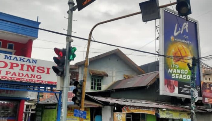 URC Dishub Makassar Perbaiki Traffic Light di Samping Jl Adhyaksa—Abdesir