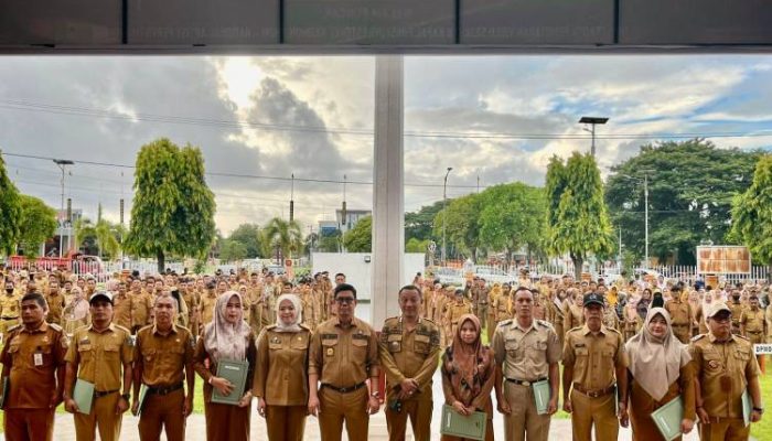 Pimpin Apel Gabungan, Wabup Edy Manaf Serahkan Motor Sampah