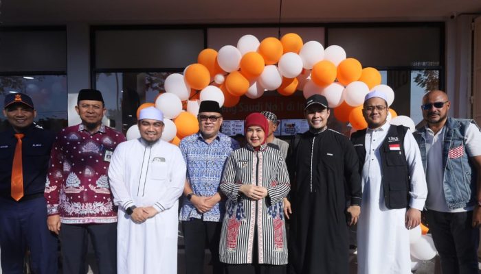 Didampingi Kepala PTSP, Wawali Aliyah Hadiri Grand Opening Almaz Fried Chicken Tanjung Makassar
