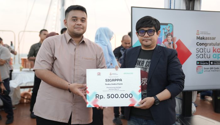 Pemkot Makassar Beri Penghargaan Kreator Nama “Makassar Super Apps”