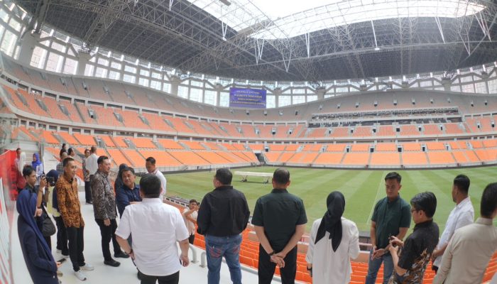 Didampingi Kadis PU, Bapenda, DLH, Distaru dan Disdag, Walkot Munafri Studi di JIS: Buat Stadion Untia
