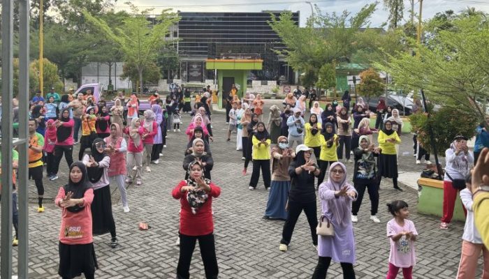 Semarak HUT ke-43, RSUD Sinjai Gelar Senam Bersama dan Berdayakan UMKM Lokal