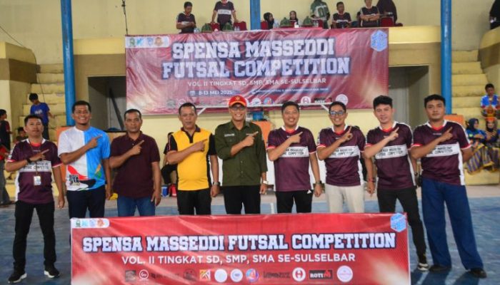 Asisten I Setdakab Sinjai Buka Turnamen Futsal yang Libatkan Ratusan Pelajar se-Sulselbar