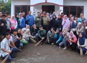 Semangat Gotong Royong Warnai Kegiatan “Jumat Bersih” Bappeda Makassar di Kelurahan Pannampu