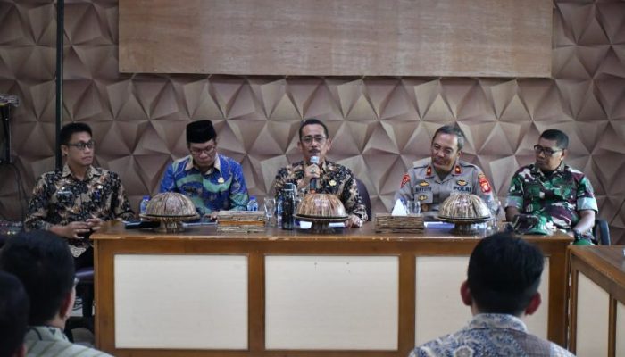 Sekda Sinjai Pimpin Rakor Pemberangkatan JCH ke Asrama Haji Sudiang