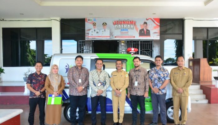 Sekda Sinjai Terima Bantuan CSR Mobil Jenazah dari PT Bank Sulselbar