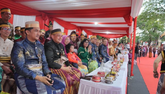 Bersama Ketua TP-PKK, Wali Kota Makassar Buka Perayaan Hari Budaya