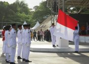 Nuansa Budaya di Upacara Penurunan Bendera di Makassar