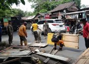 Kerap Bikin Macet, Pedagang Pasar Tumpah di Sepanjang Jl Leimena Ditertibkan