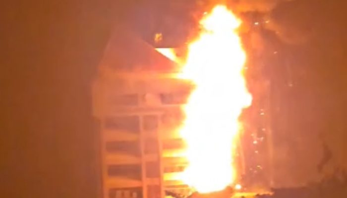 02.30 Wita Dini Hari: Gedung DPRD Sulsel Terbakar