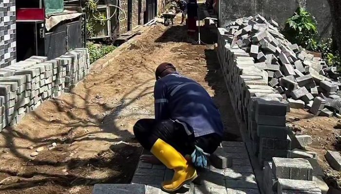 Dinas PU Makassar Tingkatkan Akses Permukiman Lewat Pemasangan Paving Blok di Jl. Toddopuli