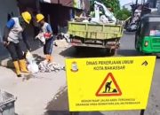 Satgas Drainase Dinas PU Makassar Lakukan Pengerukan Saluran di Jl. Onta Lama – Jl. Beruang