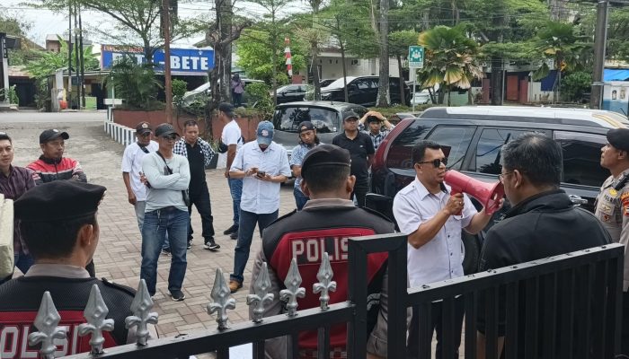 Pendemo Desak Penyelesaian Pembebasan Lahan Bendungan Je’nelata