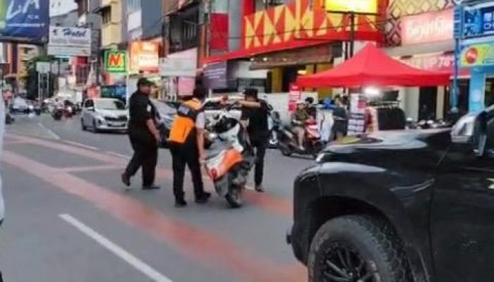 Parkir Liar Ganggu Warga, Dishub Makassar Turun Tangan di Jalan Penghibur