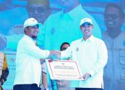 Gubernur Sulsel Serahkan 15 M ke Pangkep