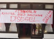 Buruh Segel Kantor DPRD Bantaeng, Protes Gagalnya RDP Bersama PT Huadi