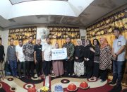 Didamping Camat Tamalate, Munafri-Aliyah Serahkan Santunan bagi Keluarga Abay Korban DPRD Makassar